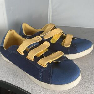 UGG Alix Skater Shoes Women Size 6  Blue Yellow Strap Low Ankle